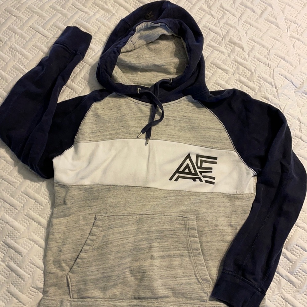 American Eagle hoodie.   M